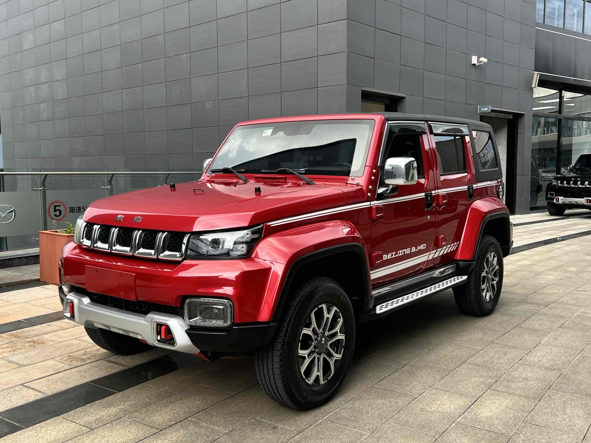 北京 BJ40  2020款 2.0T 自動(dòng)四驅(qū)城市獵人版至尊型圖片