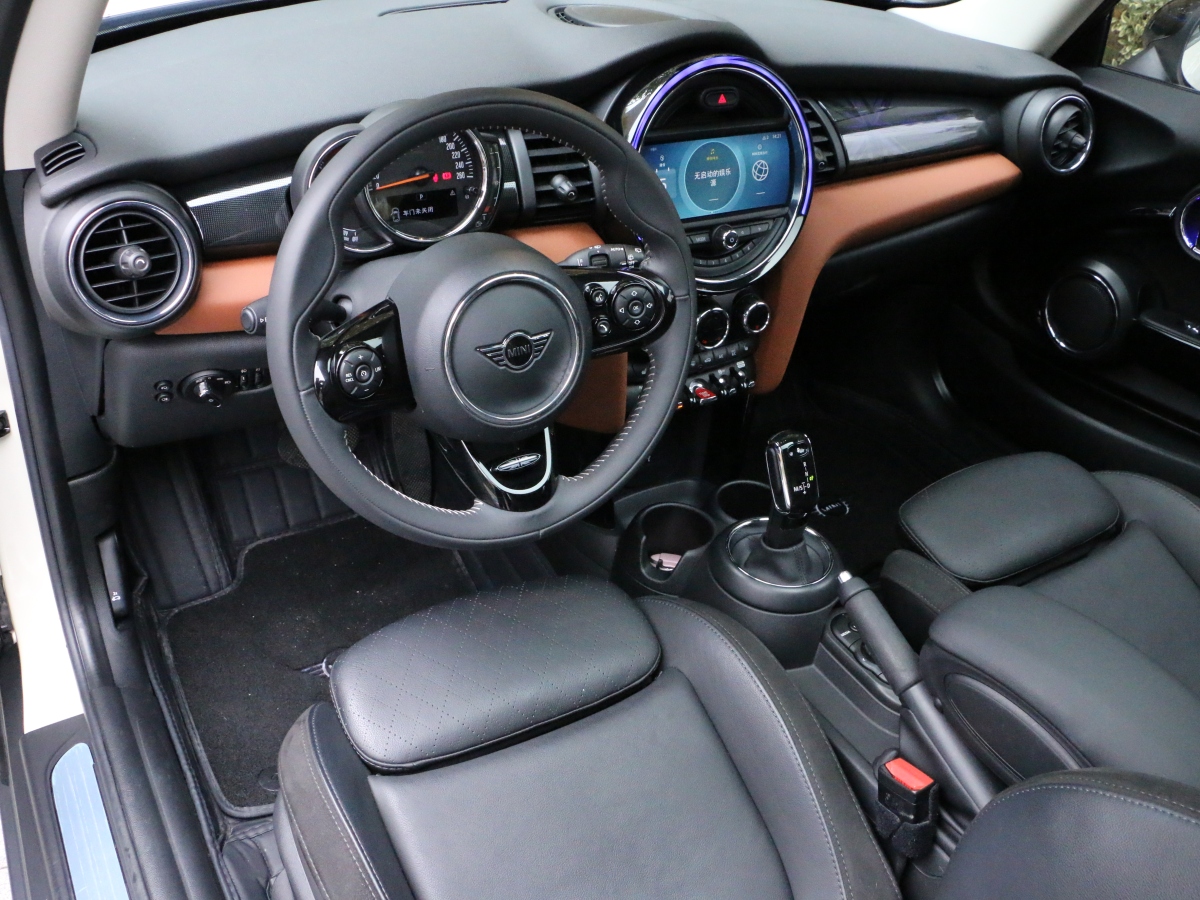 MINI COUNTRYMAN  2018款 1.5T COOPER 藝術(shù)家圖片