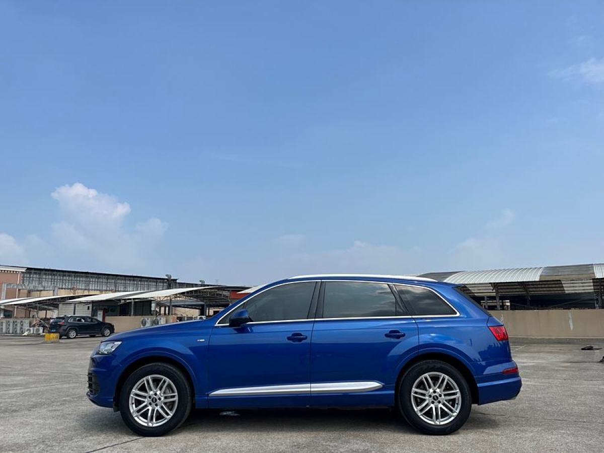 2017年4月奧迪 奧迪Q7  2016款 40 TFSI S line運動型