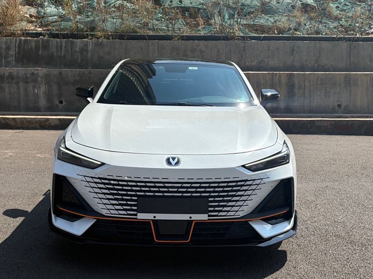 長安 長安UNI-V  2022款 1.5T 運動版圖片