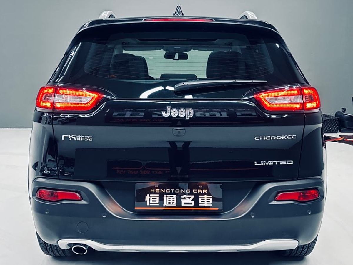 Jeep 自由光  2020款 2.0L 兩驅(qū)經(jīng)典運動版圖片