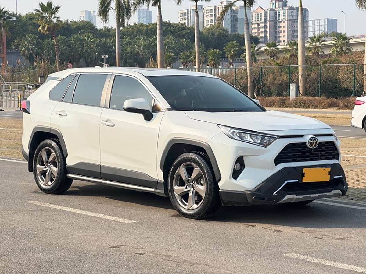 2020年3月豐田 RAV4榮放  2020款 2.0L CVT四驅(qū)風(fēng)尚版