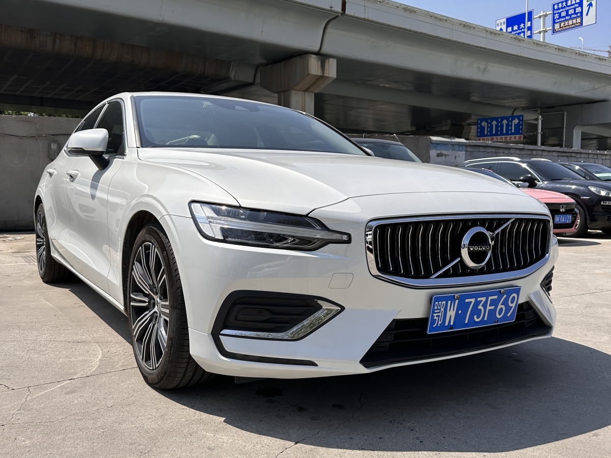 沃爾沃 S60L  2022款 B4 智逸豪華版圖片