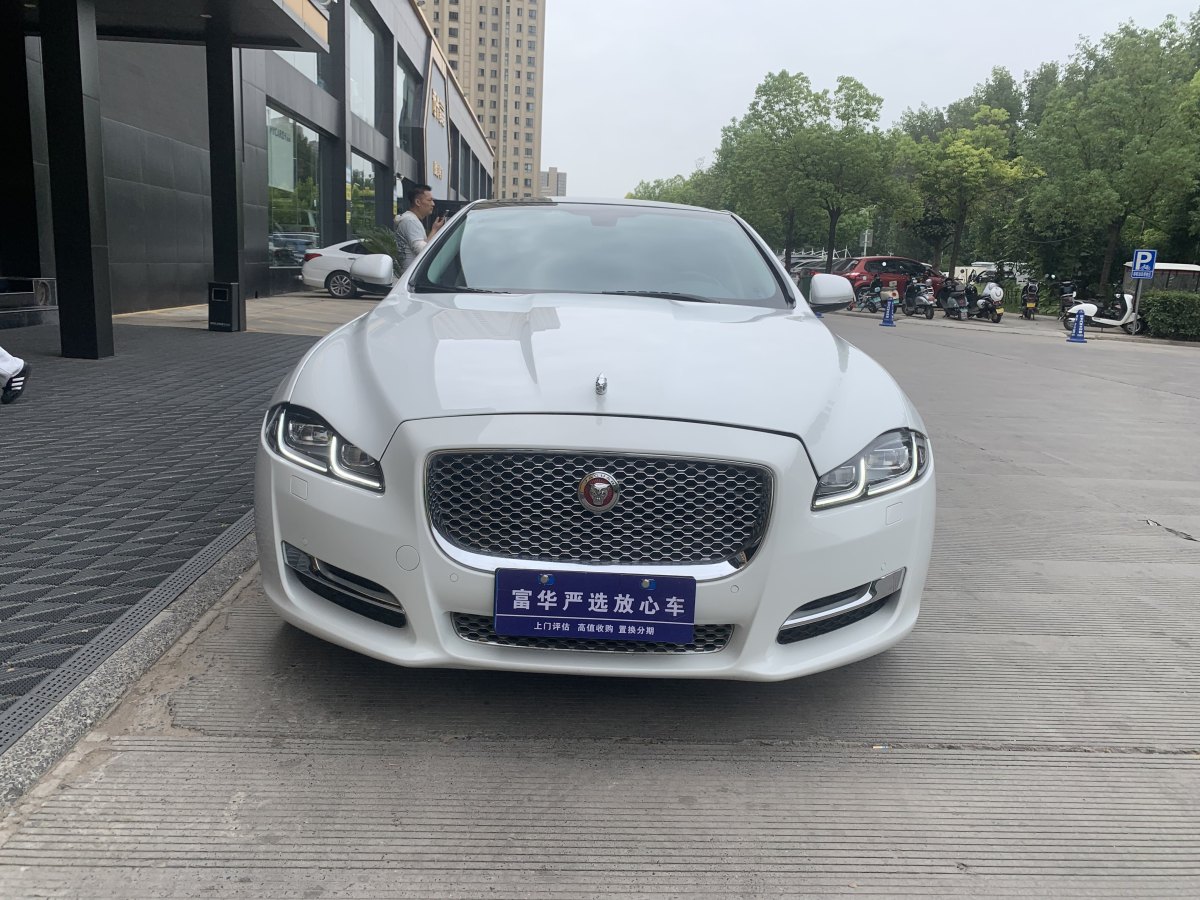 捷豹 XJ  2016款 XJL 2.0T 兩驅(qū)典雅商務(wù)版圖片