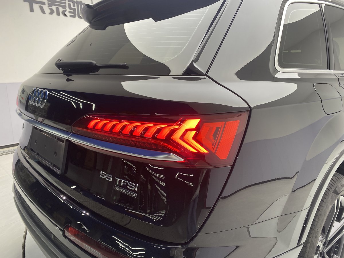 奧迪 奧迪Q7  2024款 45 TFSI quattro S line運(yùn)動(dòng)型圖片