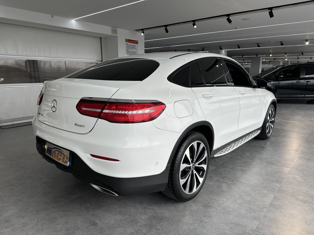 奔馳 奔馳GLC  2022款 改款 GLC 260 4MATIC 轎跑SUV圖片