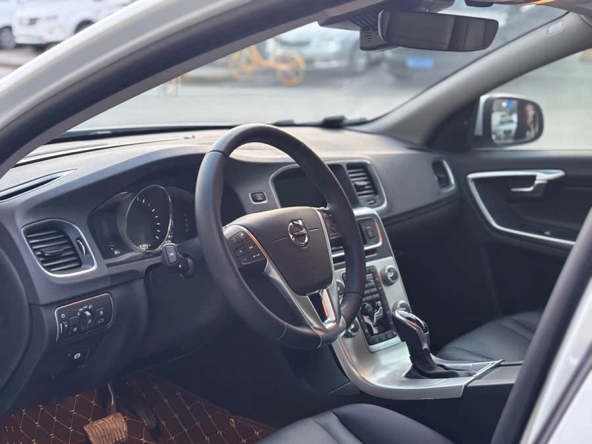 沃爾沃 S60  2014款 改款 T5 個性運動版圖片