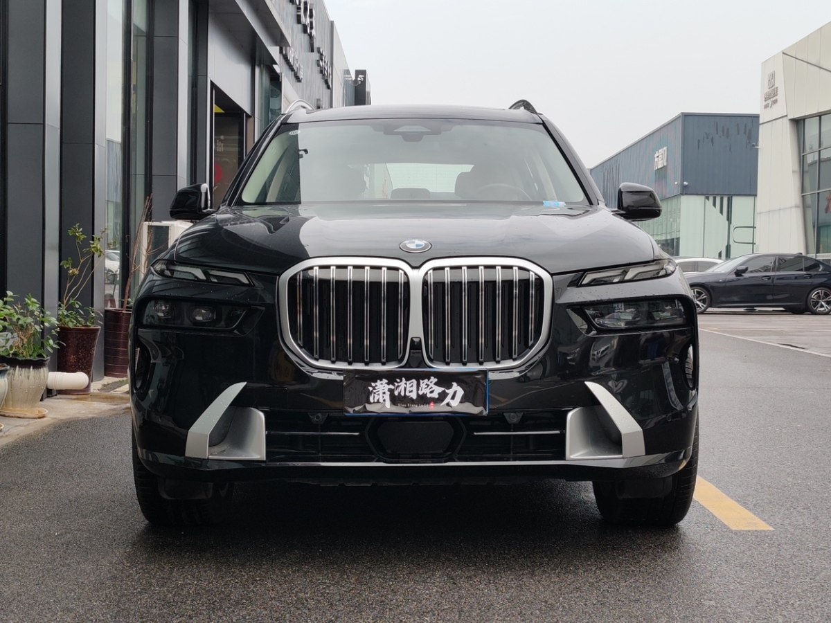 寶馬 寶馬X7  2023款 xDrive40i 領(lǐng)先型豪華套裝圖片