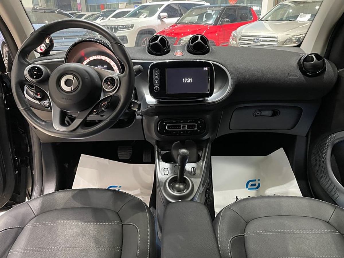 2018年6月smart fortwo  2018款 0.9T 66千瓦硬頂先鋒版