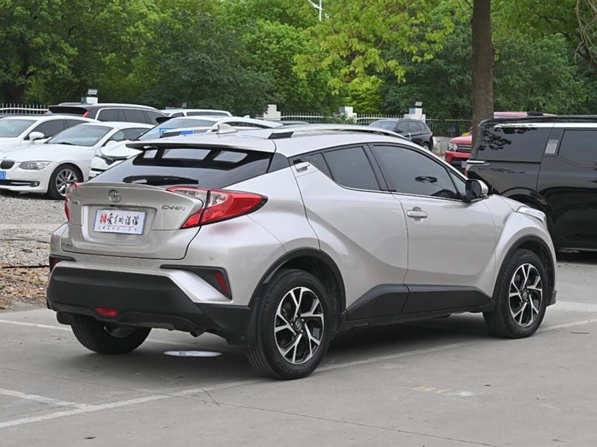 豐田 C-HR  2020款 2.0L 領(lǐng)先版圖片