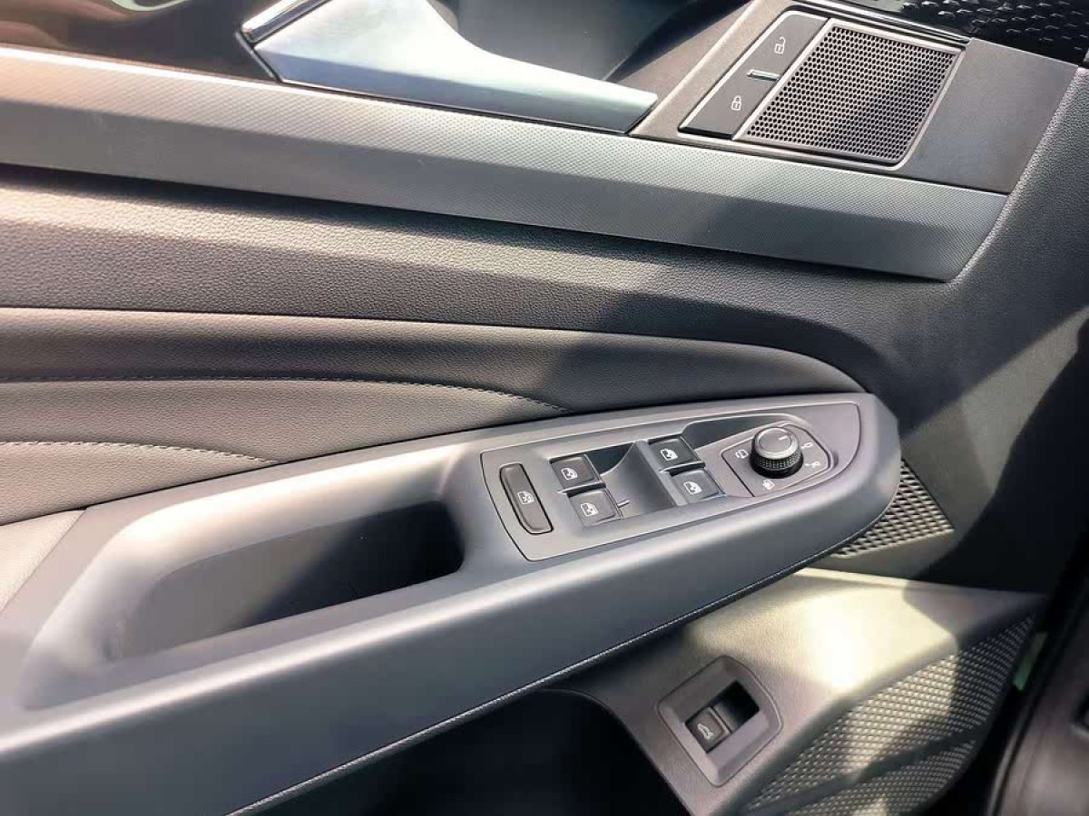 大眾 帕薩特  2024款 380TSI 星空豪華版圖片