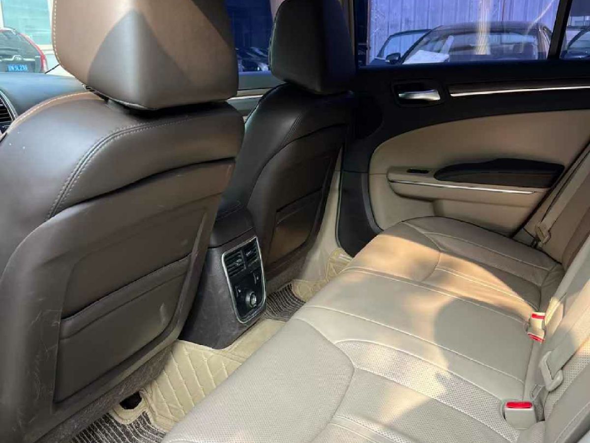 克萊斯勒 300C  2013款 3.6L 尊崇版圖片