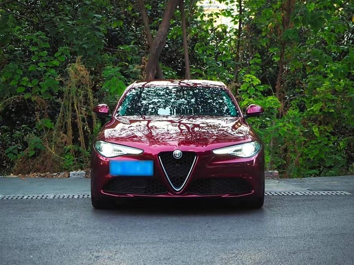 2017年11月阿爾法·羅密歐 Giulia  2018款 2.0T 200HP 精英版 碳纖維限量版