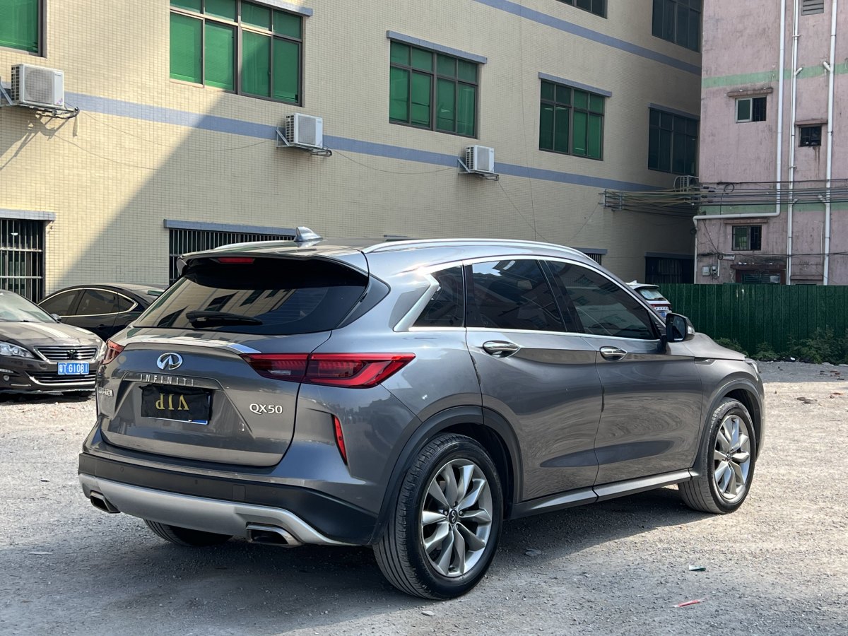 英菲尼迪 QX50  2018款 QX50 2.0T CVT兩驅(qū)時(shí)尚版圖片