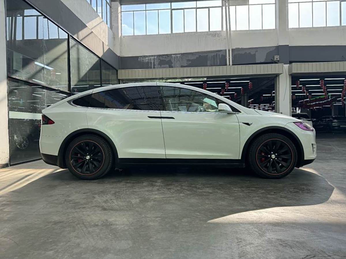 特斯拉 Model X  2016款 Model X 90D圖片