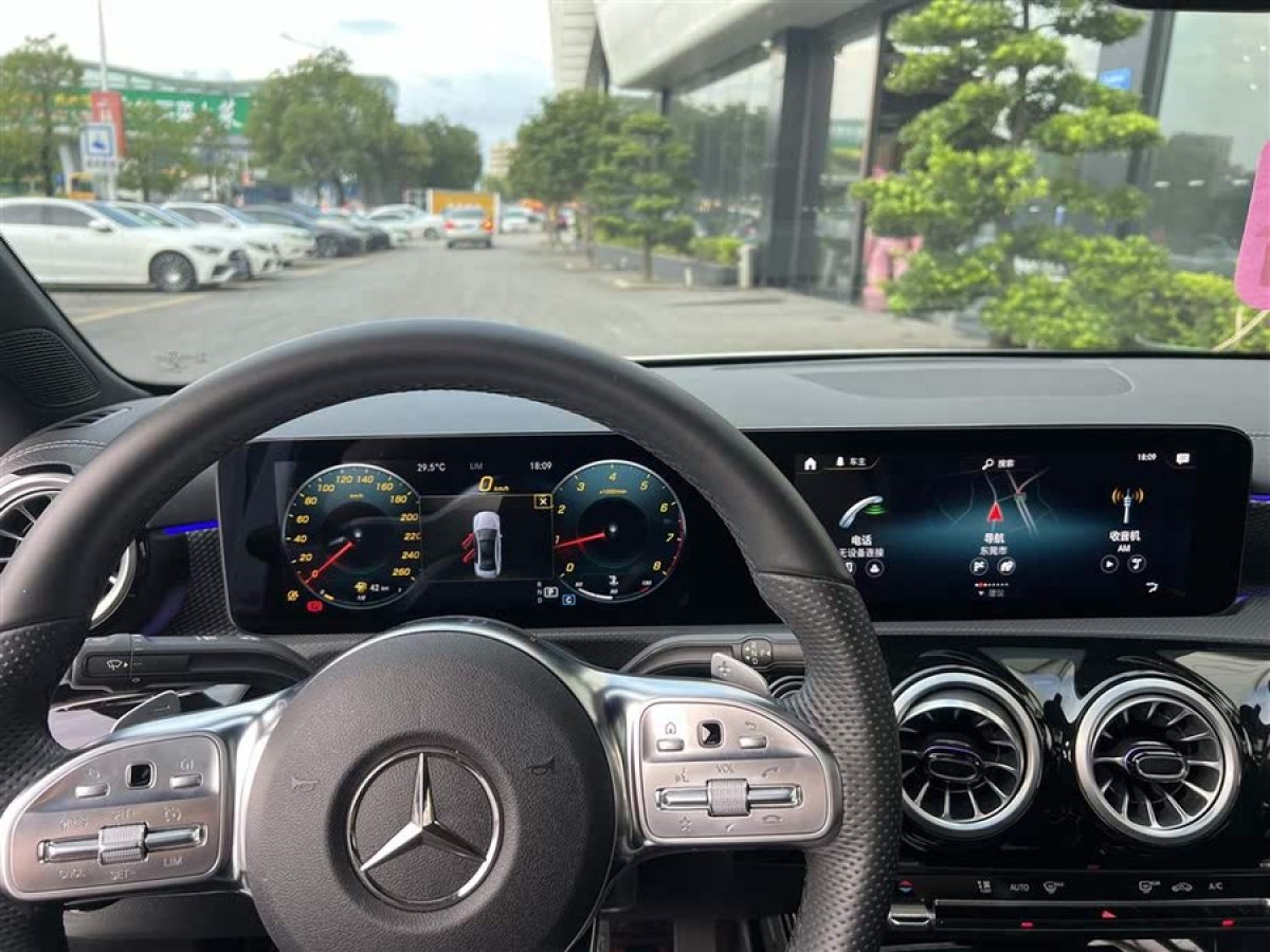 奔馳 奔馳A級(jí)  2021款 A 200 L 運(yùn)動(dòng)轎車(chē)時(shí)尚型圖片