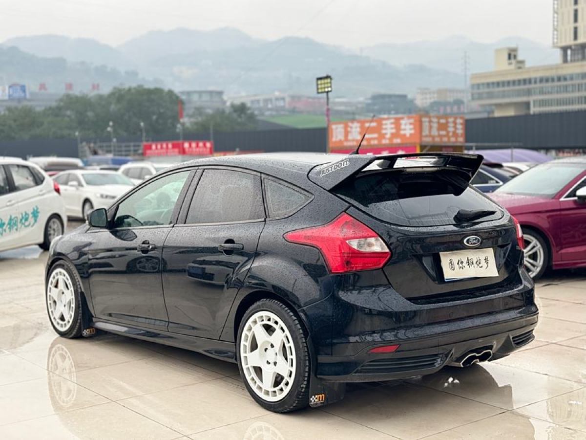 福特 福克斯  2013款 2.0T ST 標(biāo)準(zhǔn)版圖片