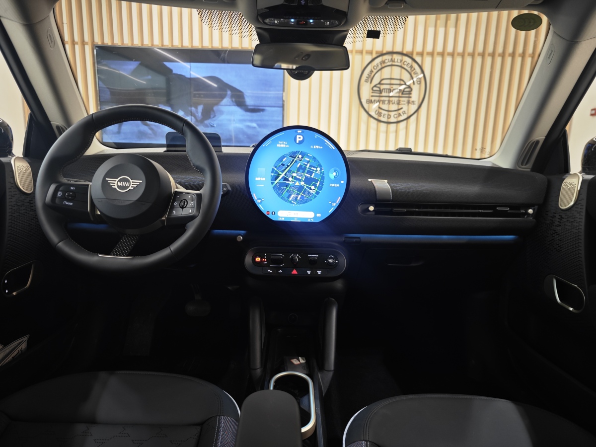 MINI 電動MINI COOPER  2024款 452km COOPER SE 藝術(shù)家圖片