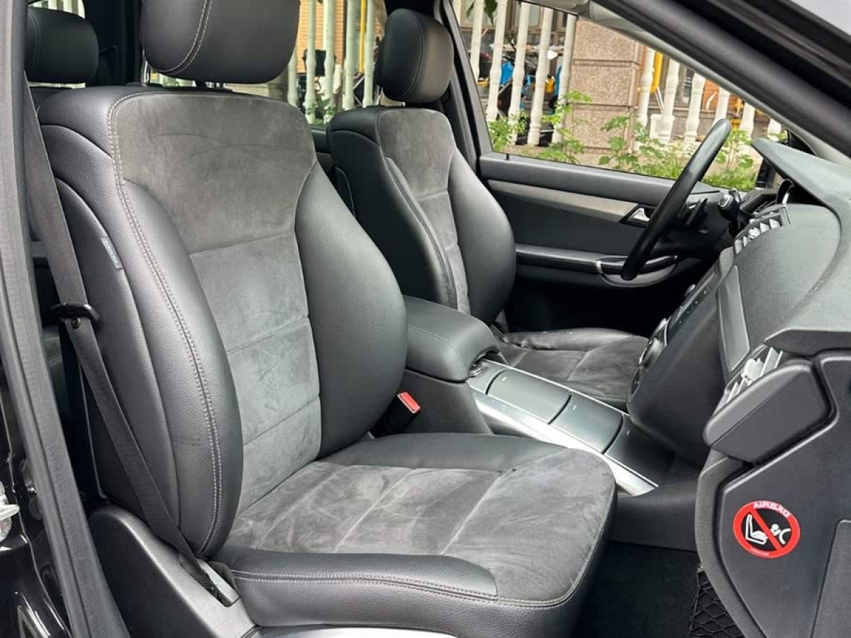 奔馳 奔馳R級(jí)  2014款 R 320 4MATIC 商務(wù)型圖片