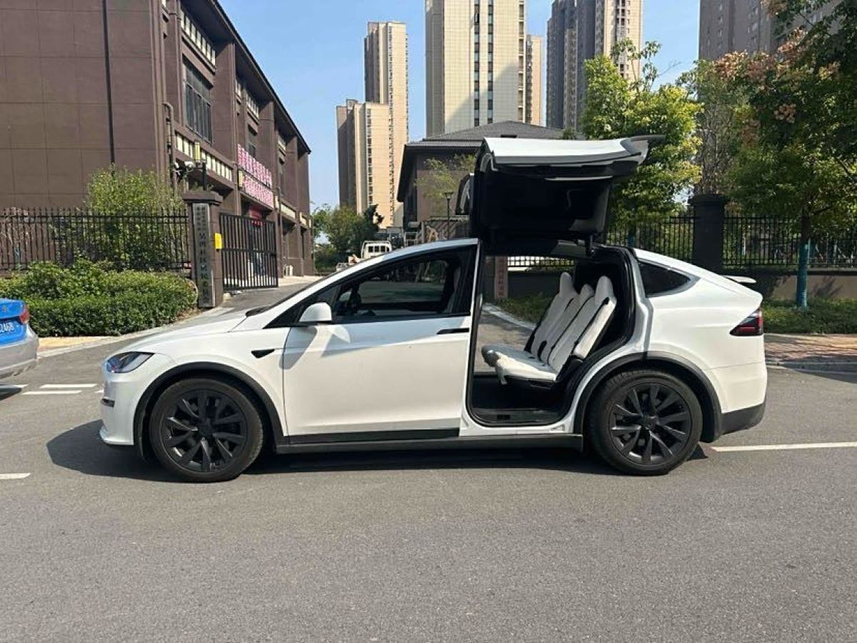 特斯拉 Model X  2023款 雙電機全輪驅(qū)動版圖片