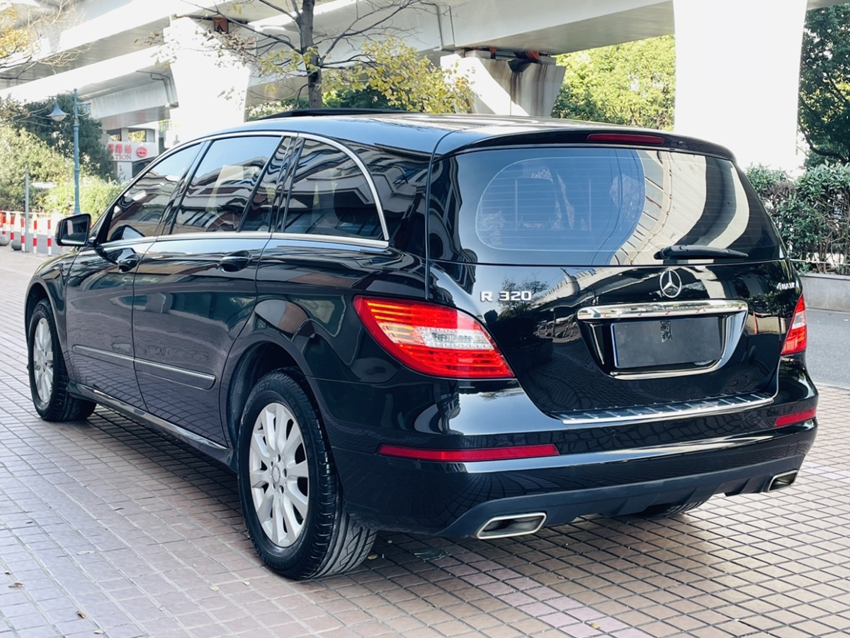 奔馳 奔馳R級(jí)  2014款 R 320 4MATIC 商務(wù)型圖片