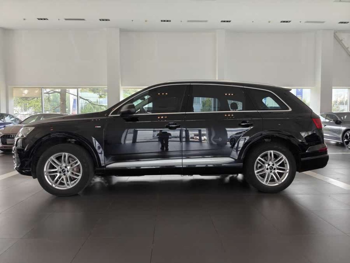 奧迪 奧迪Q7  2016款 40 TFSI S line運(yùn)動(dòng)型圖片