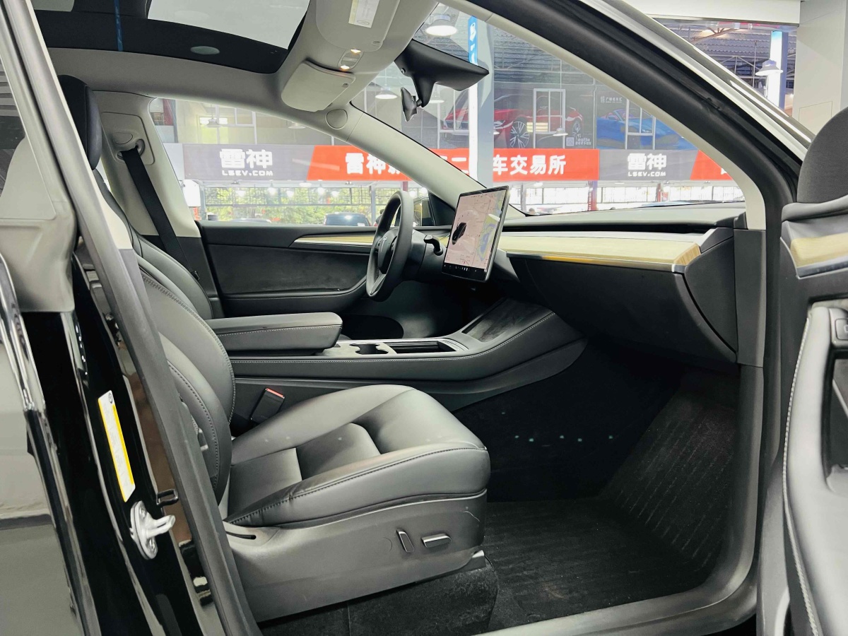 特斯拉 Model 3  2022款 后輪驅(qū)動(dòng)版圖片