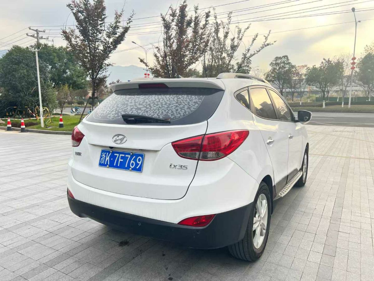 現(xiàn)代 ix35  2012款 2.0 GLS 四驅(qū)尊貴導(dǎo)航版圖片