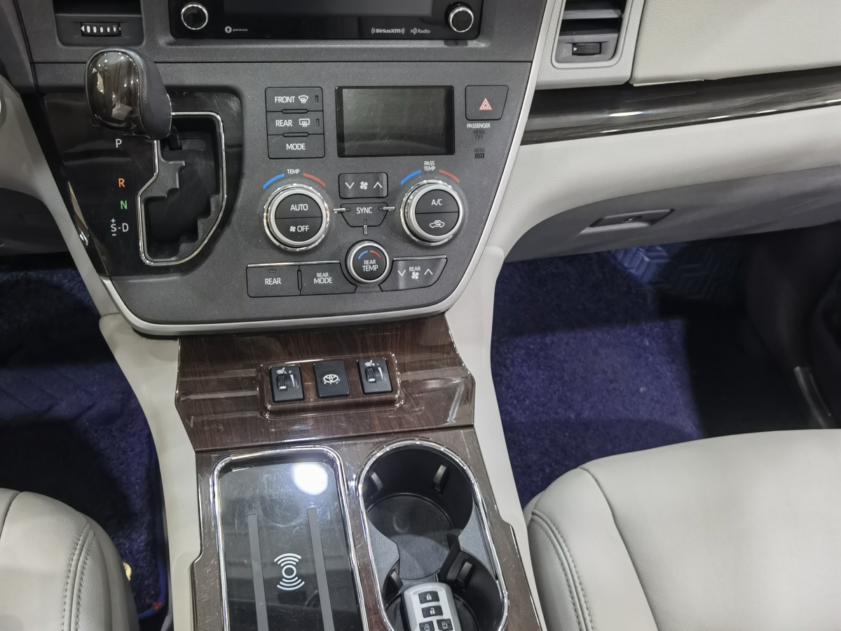 丰田 塞纳  2015款 3.5L 两驱L图片