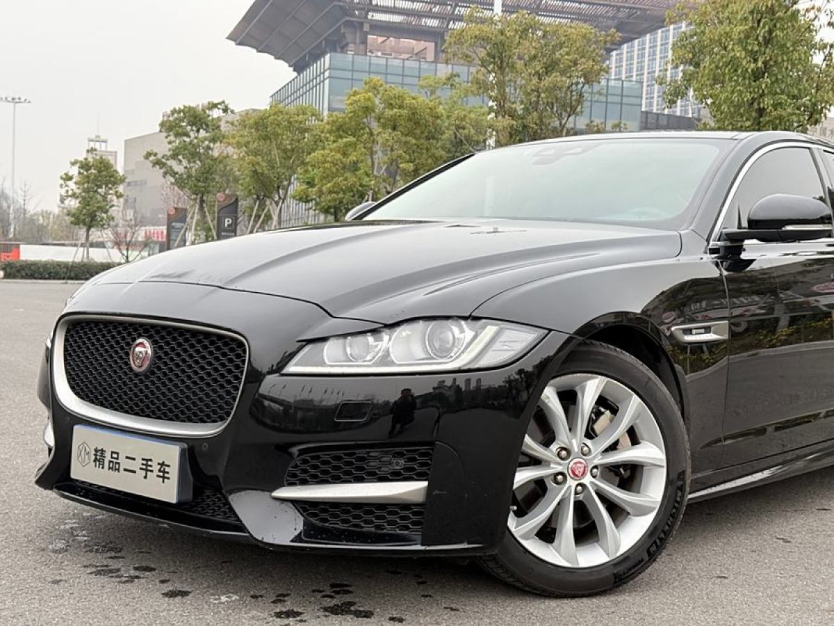 捷豹 XF  2016款 XF 2.0T 兩驅(qū)R-Sport運(yùn)動版圖片