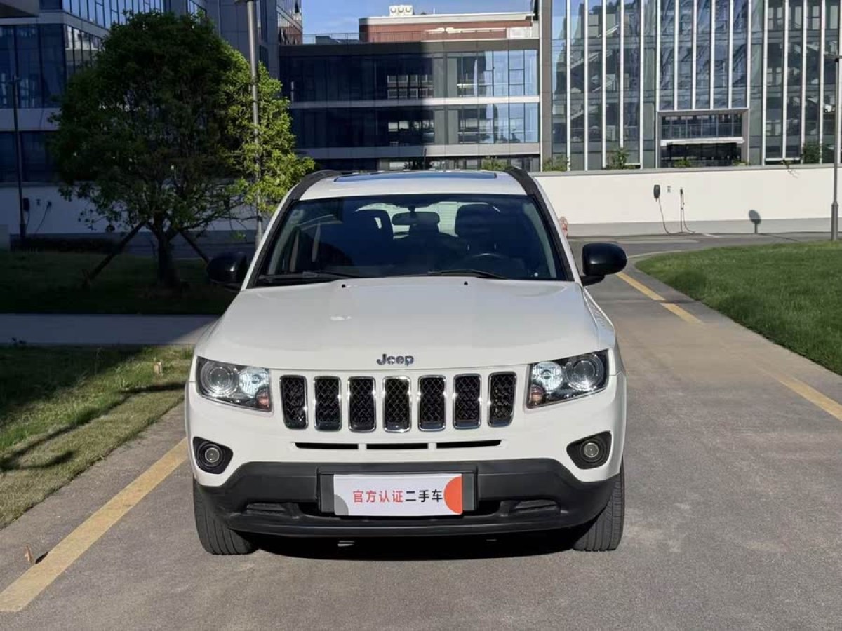 Jeep 指南者  2013款 2.0L 兩驅(qū)運(yùn)動(dòng)版圖片