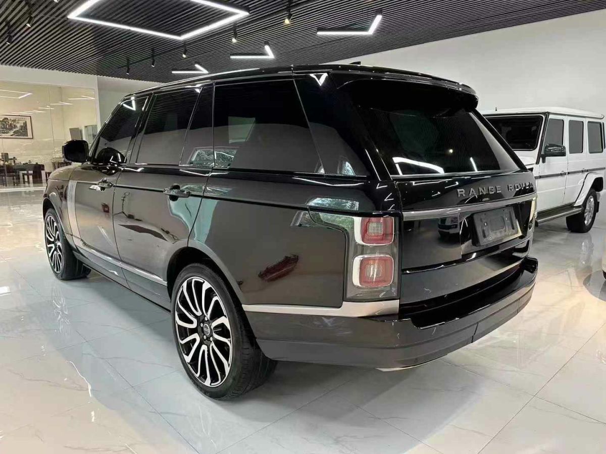 路虎 攬勝  2020款 3.0 L6 傳世加長(zhǎng)版圖片