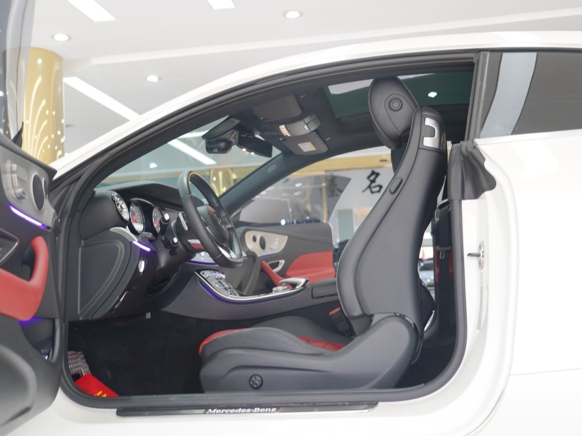奔驰 奔驰E级  2017款 E 200 4MATIC 轿跑车图片