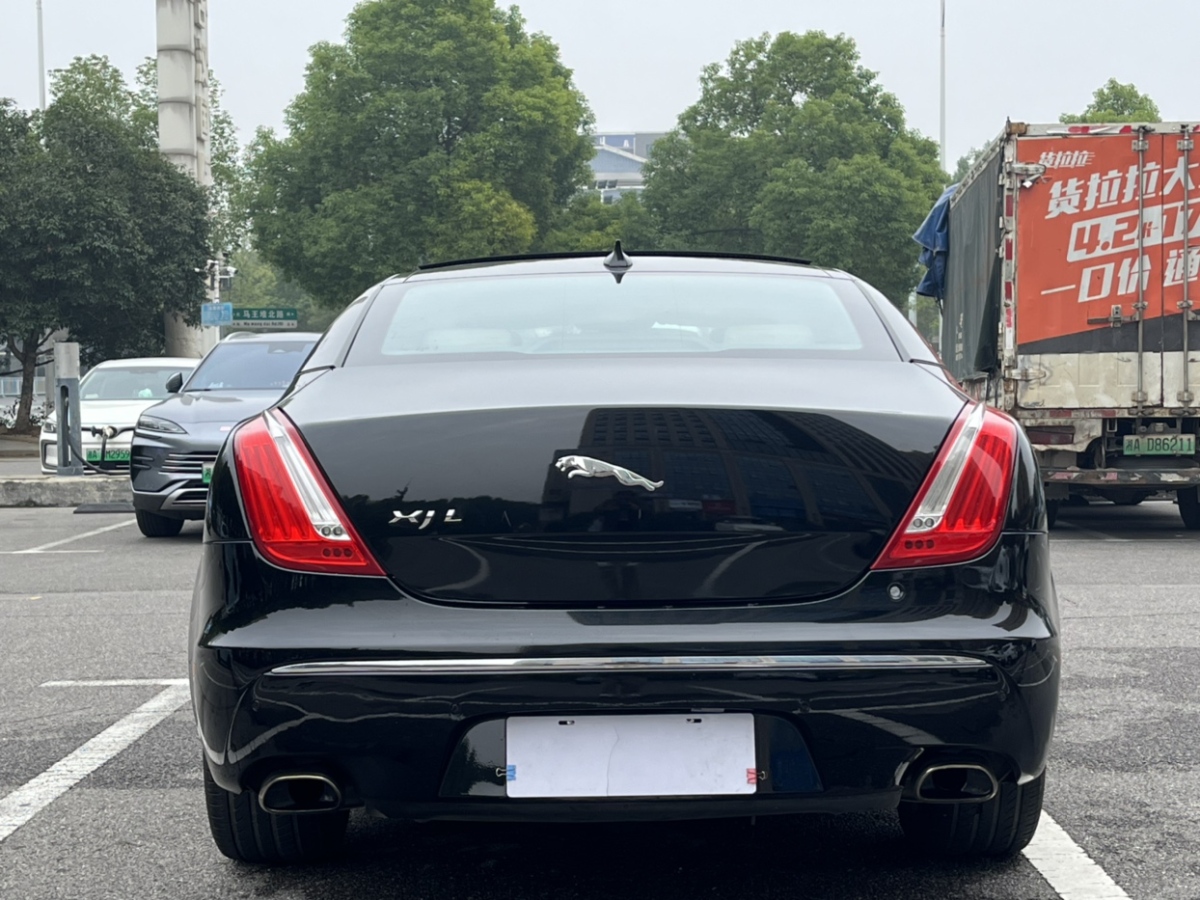 捷豹 XJ  2013款 XJL 2.0T 典雅商務(wù)版圖片