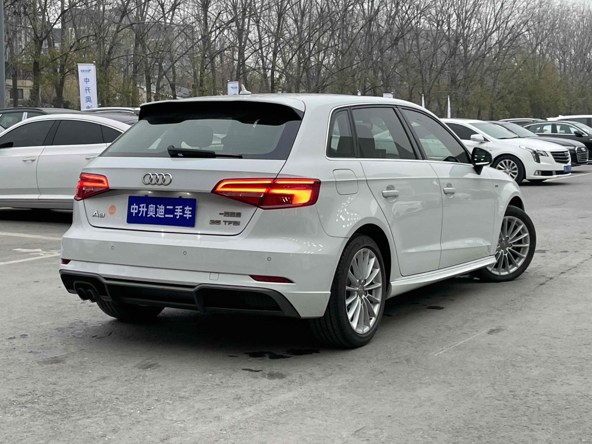 奧迪 奧迪A3  2018款 30周年年型 Sportback 35 TFSI 時尚型圖片