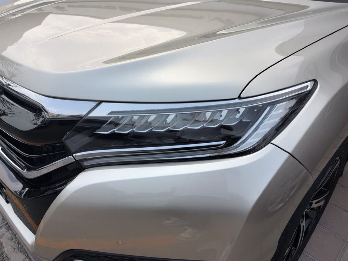 本田 UR-V  2017款 370TURBO 兩驅(qū)尊貴版圖片