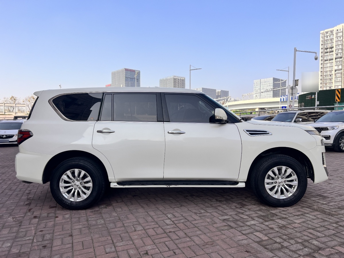 日產(chǎn) 途樂(lè)  2018款 4.0L 鉑金型圖片