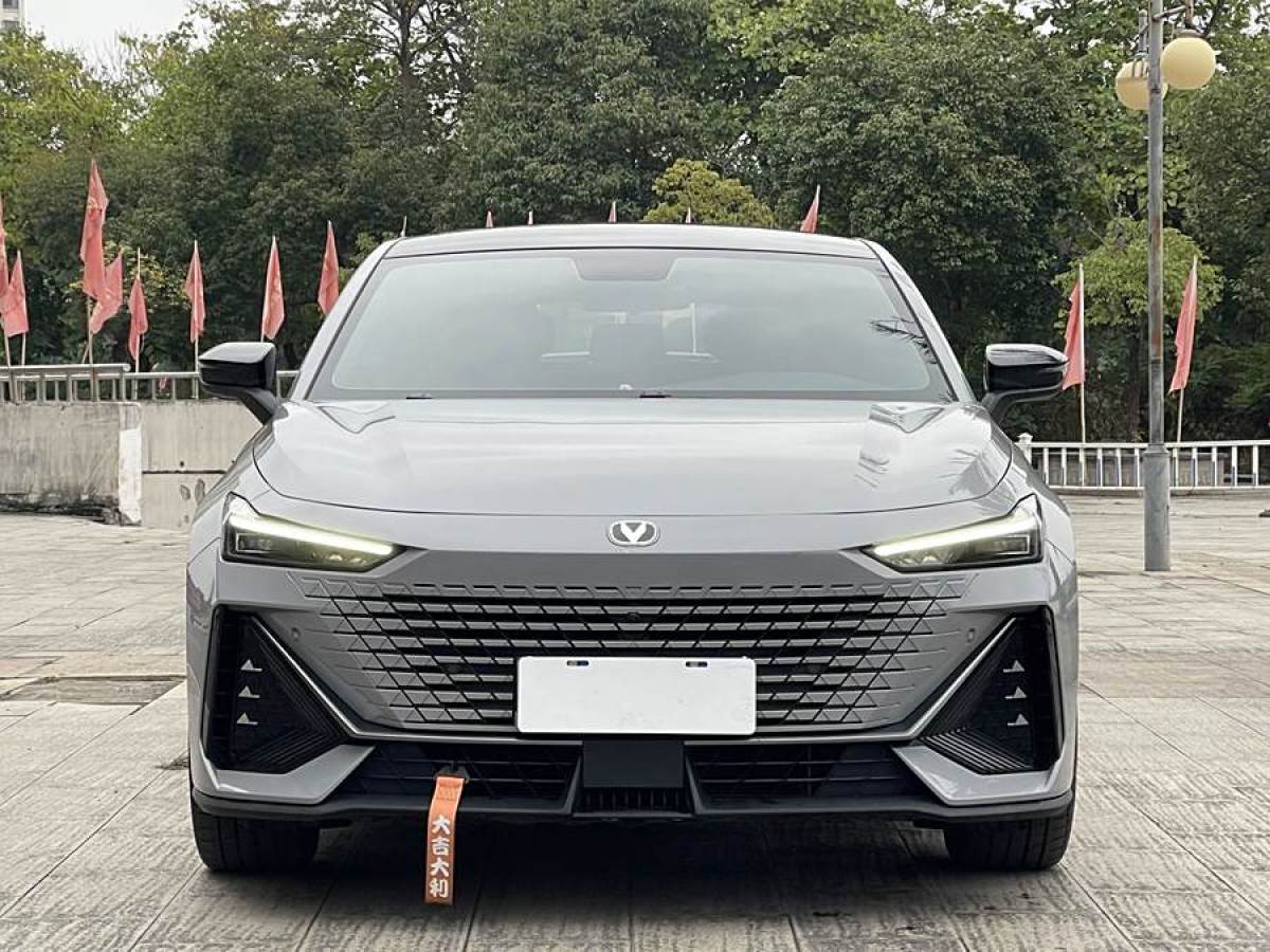 長安 長安UNI-V  2022款 1.5T 尊貴型圖片