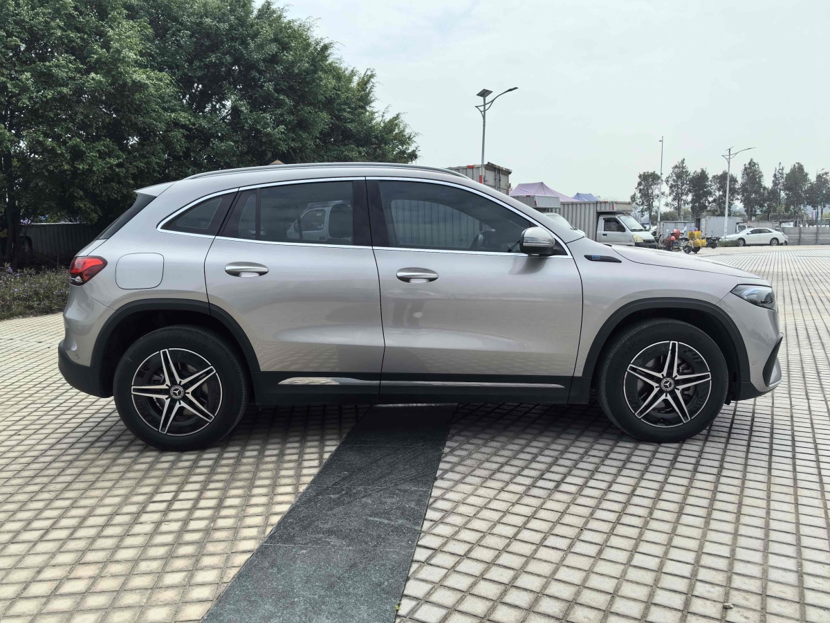 奔馳 奔馳EQA  2022款 EQA 300 4MATIC 首發(fā)特別版圖片