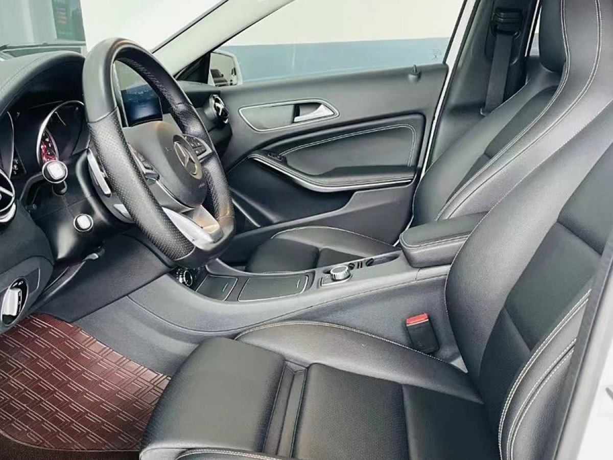 奔驰 奔驰GLA  2019款 GLA 200 时尚型图片