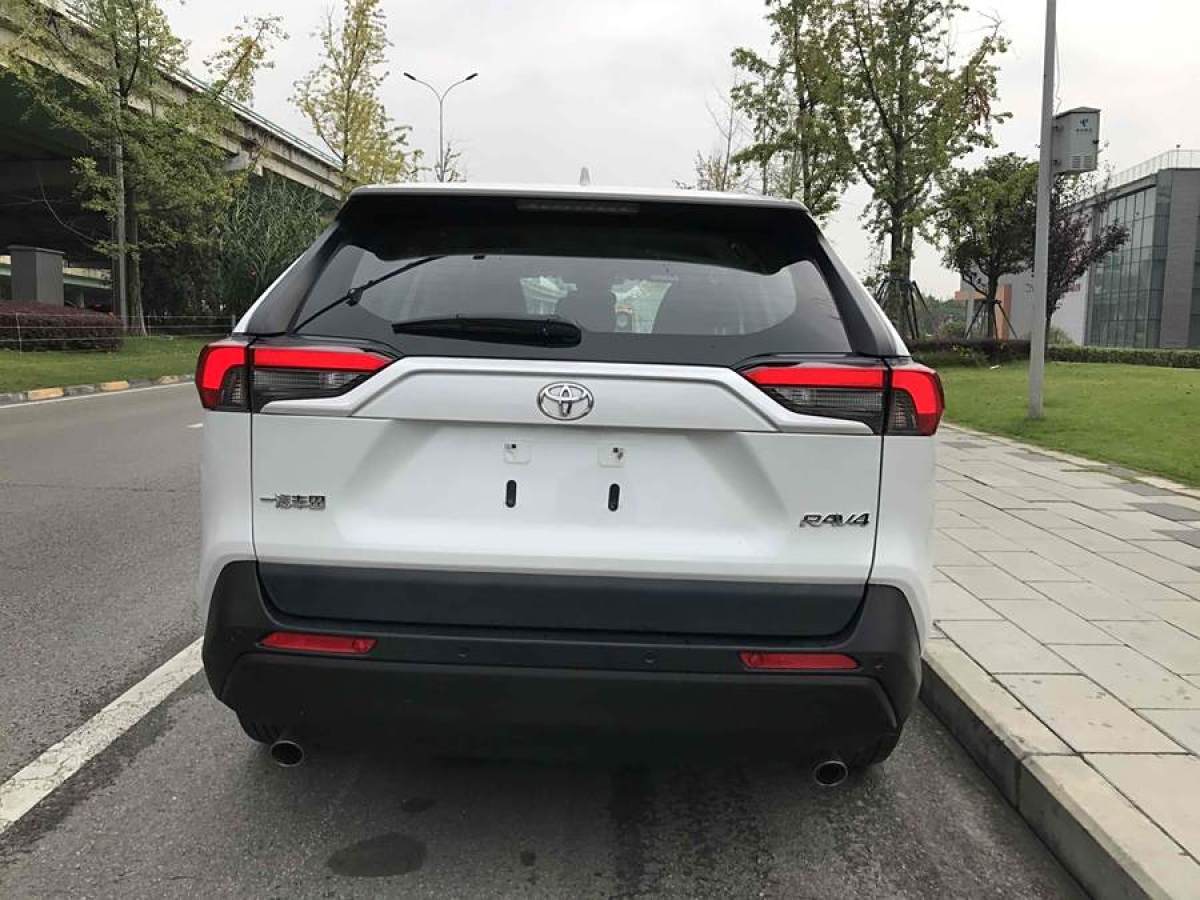 豐田 RAV4榮放  2022款 2.0L CVT兩驅(qū)都市版圖片