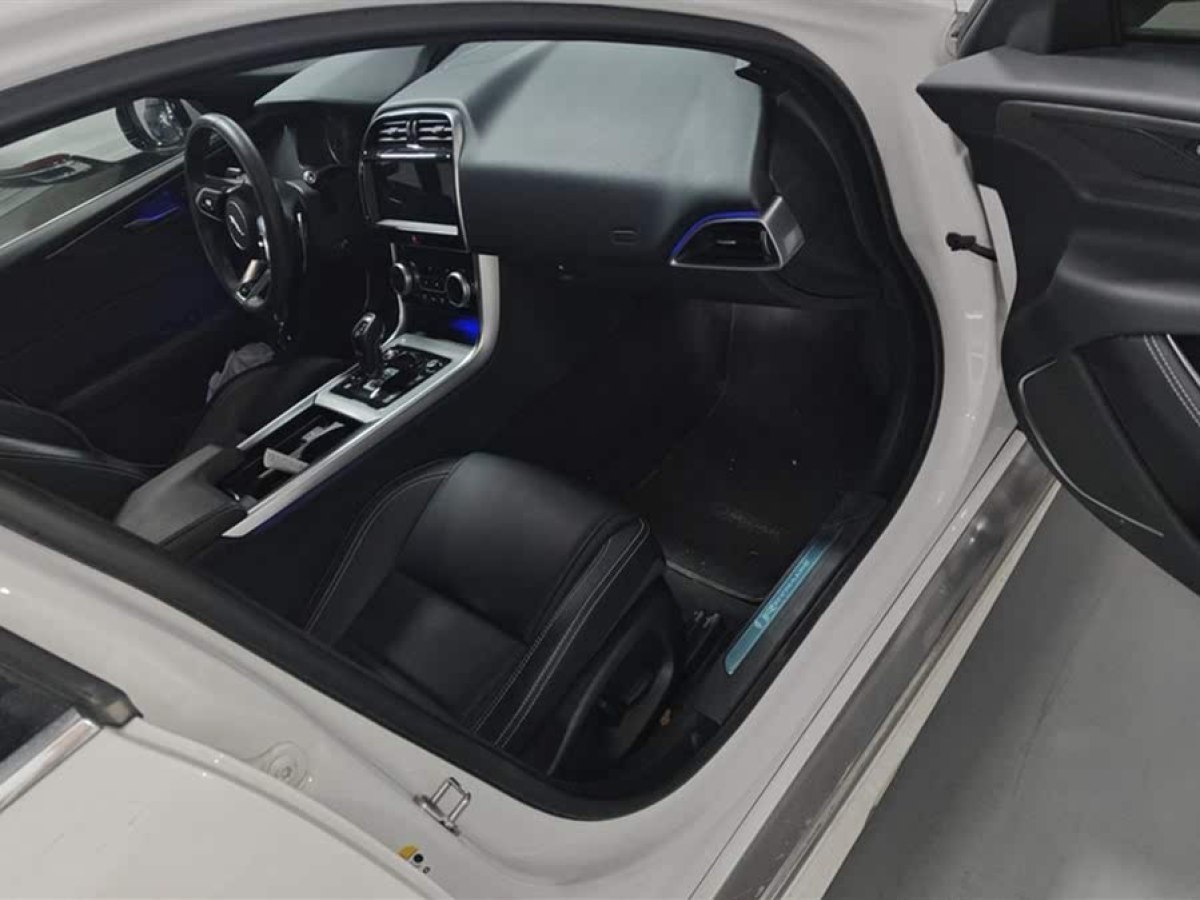 捷豹 XEL  2021款 2.0T 200PS R-DYNAMIC 青春運(yùn)動(dòng)版圖片