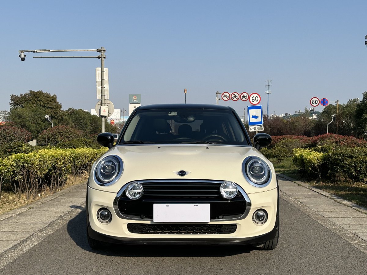 MINI MINI  2020款 1.5T COOPER 藝術(shù)家 五門版圖片