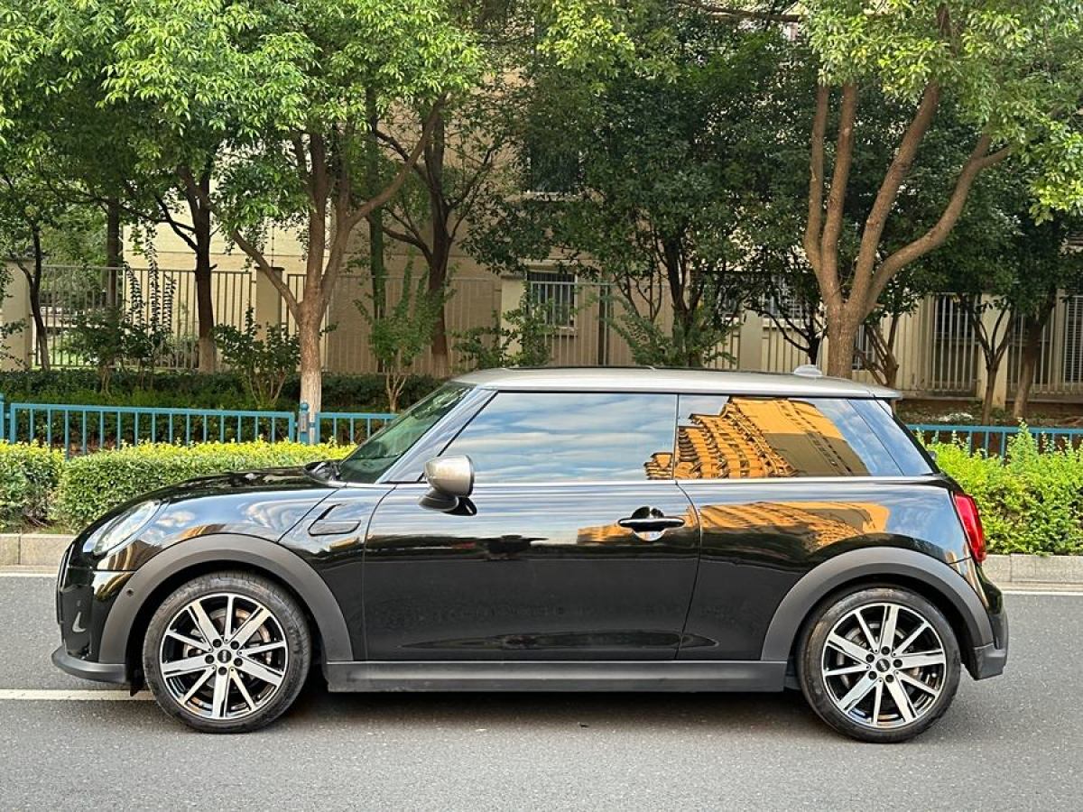 MINI MINI  2022款 改款 1.5T COOPER 藝術(shù)家圖片