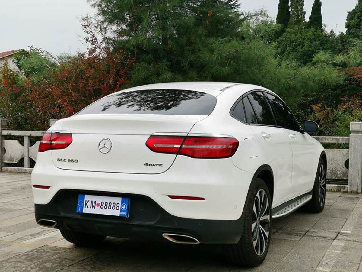 奔馳 奔馳GLC  2023款 改款 GLC 260 4MATIC 轎跑SUV圖片