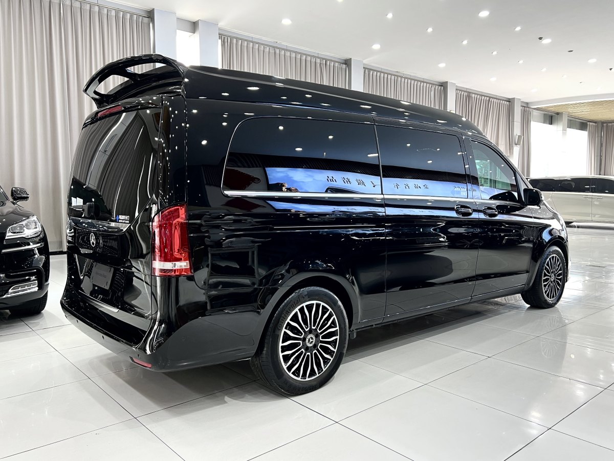 奔馳 V級(jí)  2022款 V 260 L 長(zhǎng)軸距豪華版圖片