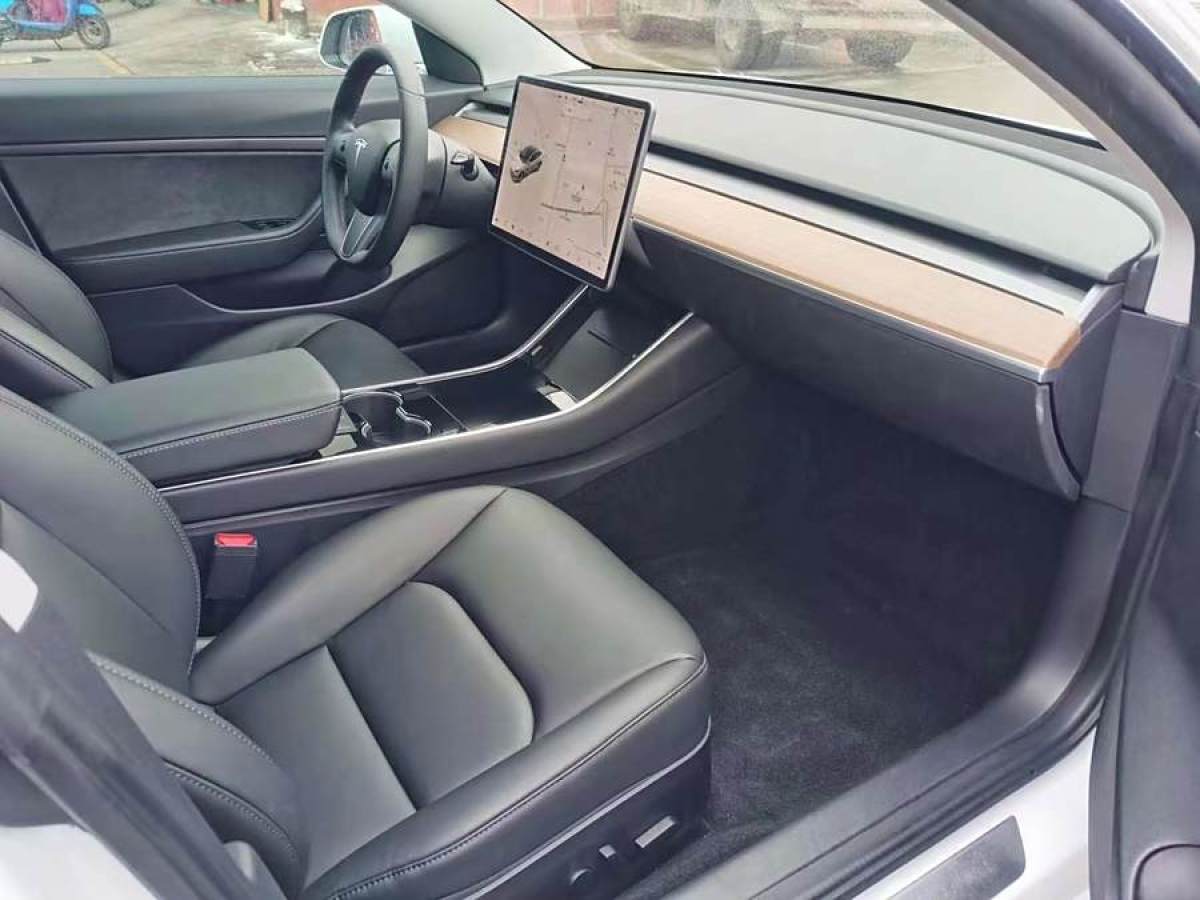 特斯拉 Model 3  2019款 標(biāo)準(zhǔn)續(xù)航后驅(qū)升級(jí)版圖片