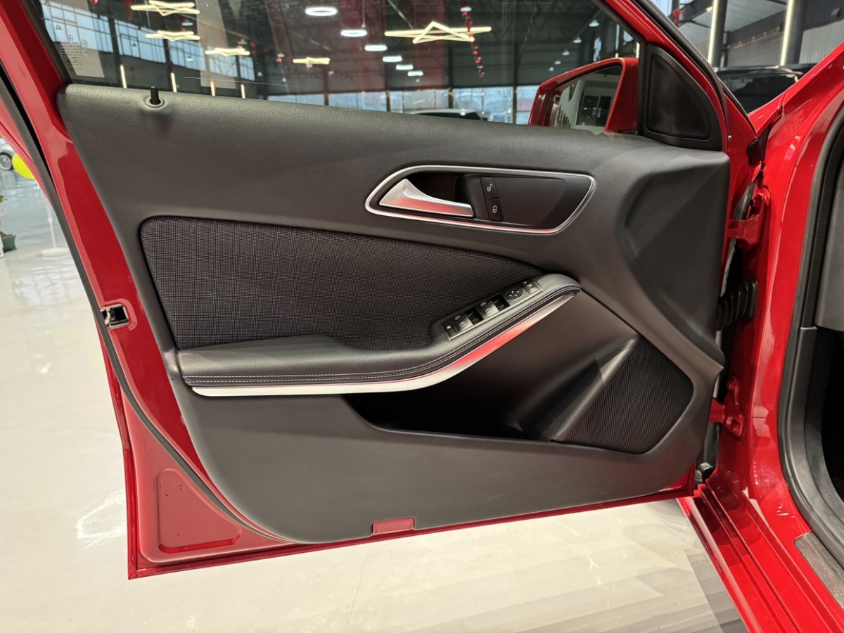 奔驰 奔驰A级  2016款 A 200 动感型图片