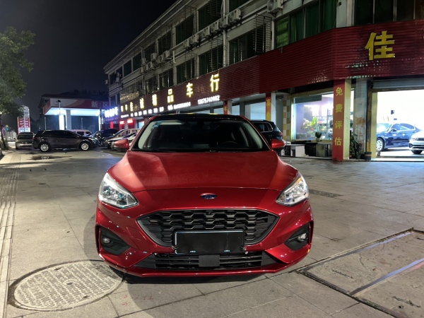 福特 福克斯  2020款 三厢 EcoBoost 180 自动ST Line