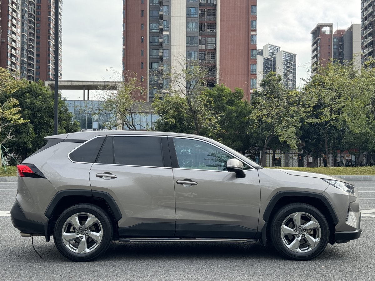 豐田 RAV4  2018款 榮放 2.0L CVT兩驅(qū)風尚版圖片